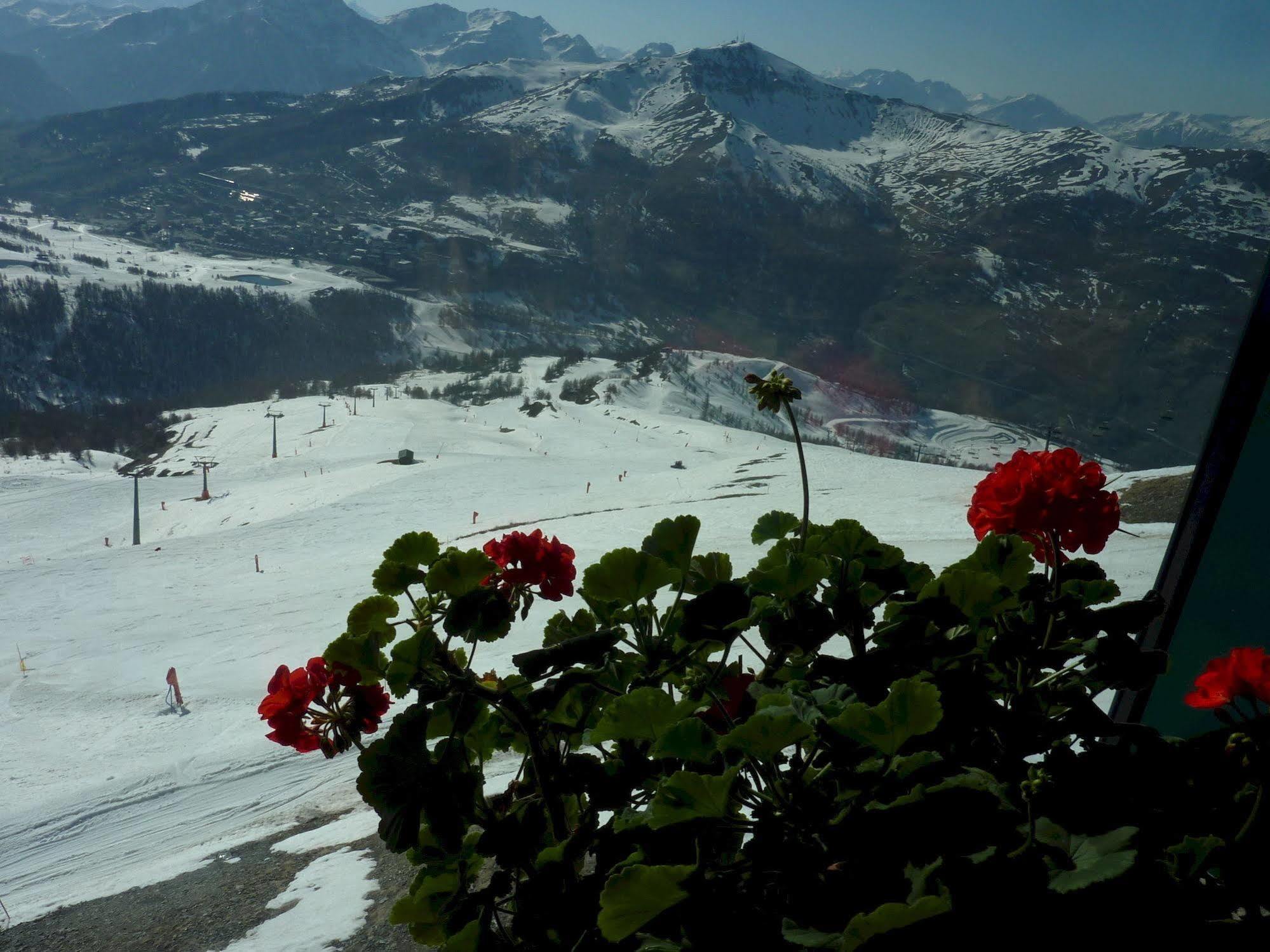 Hotel Tana Della Volpe Sestriere Esterno foto