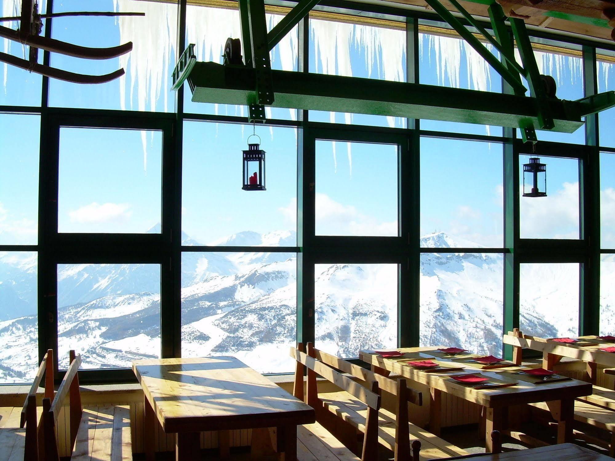 Hotel Tana Della Volpe Sestriere Esterno foto