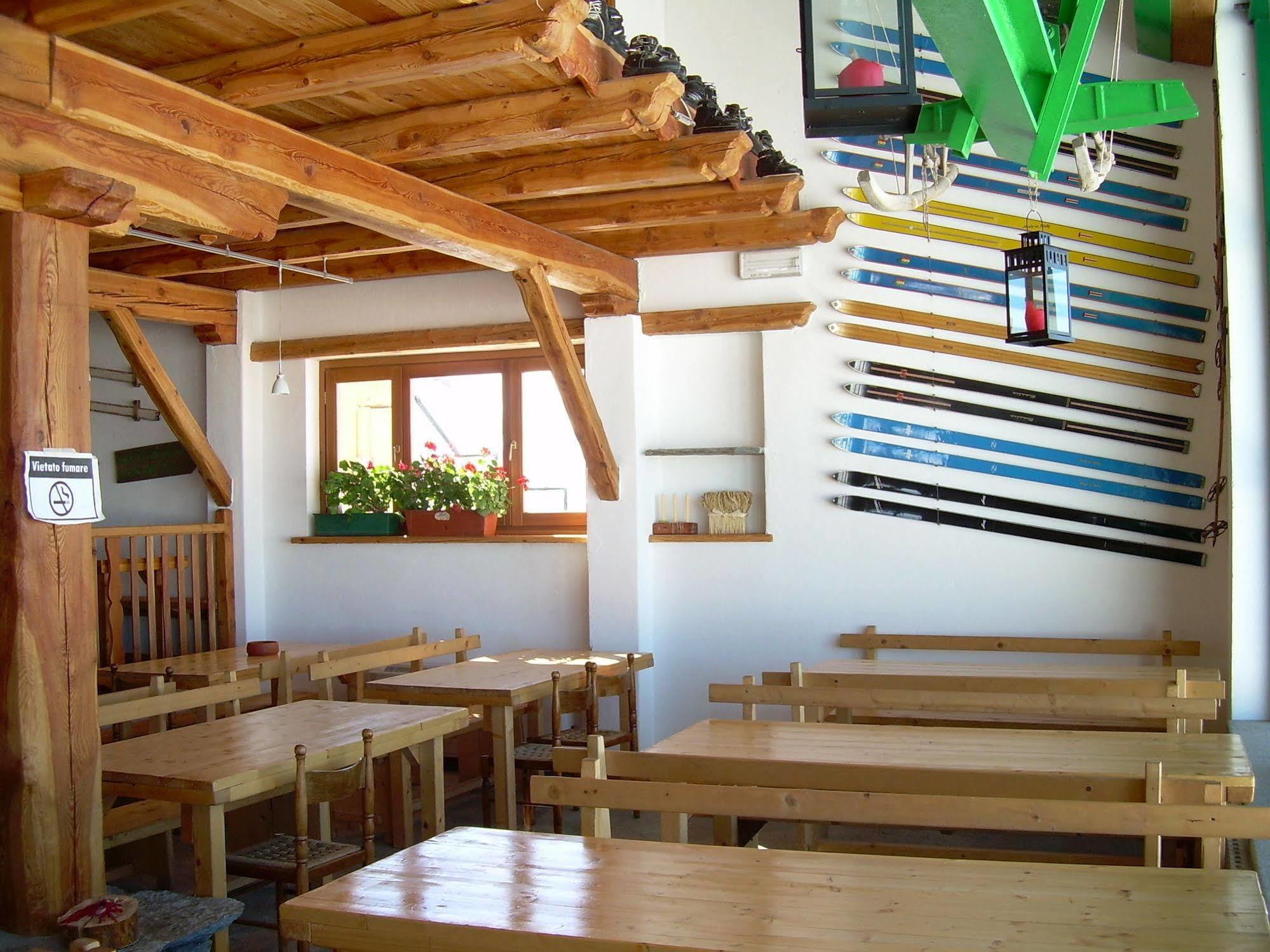 Hotel Tana Della Volpe Sestriere Esterno foto